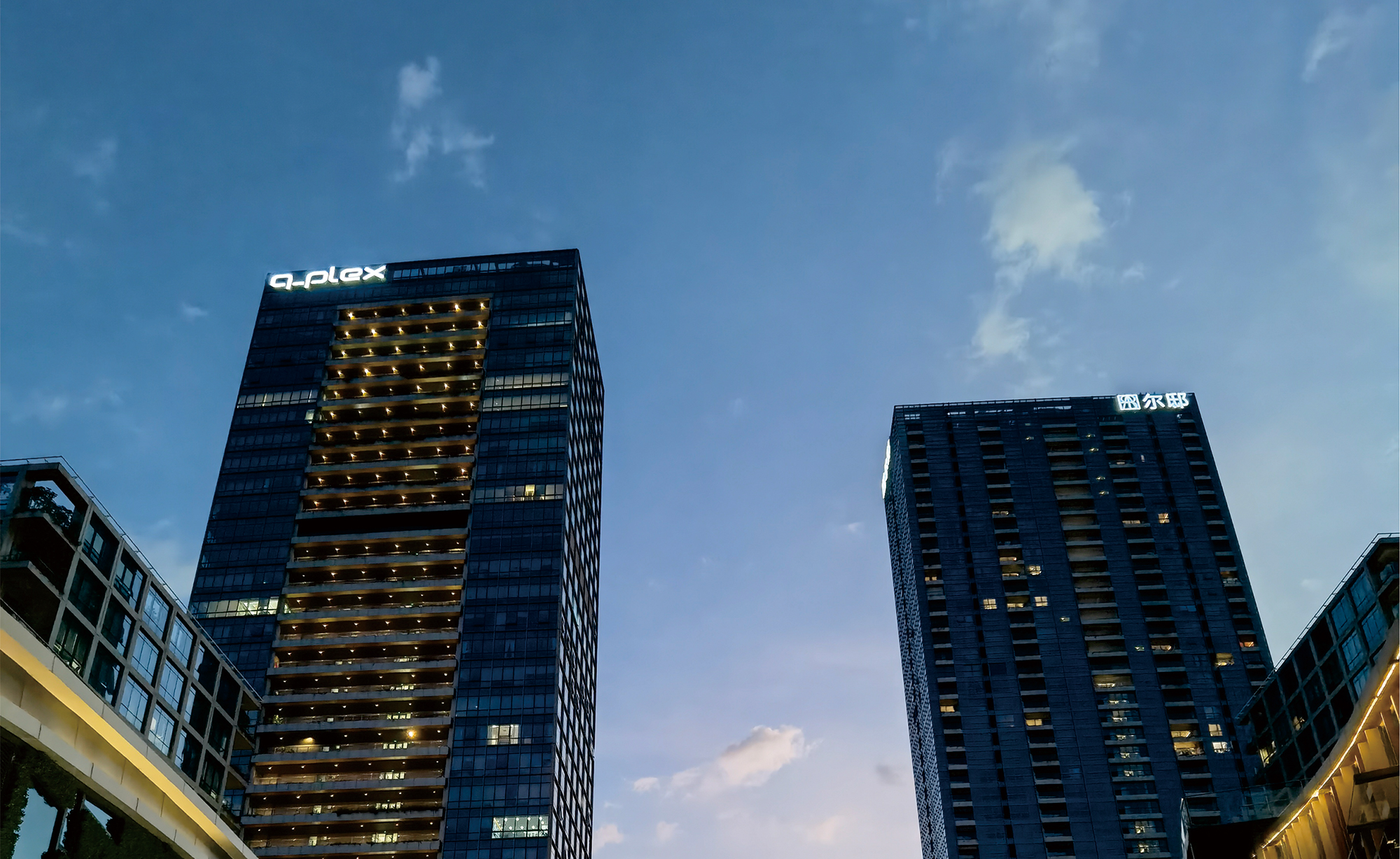 尔邸酒店楼顶发光字